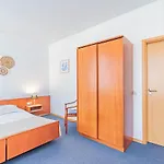 Le Petit Poete Hotel 2*