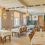 Le Petit Poete Hotel 2*