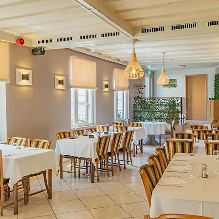 Le Petit Poete Hotel 2*