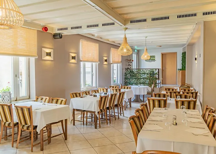 Le Petit Poete Hotel 2*