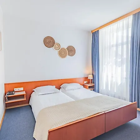 Le Petit Poete 2* 에히터나흐