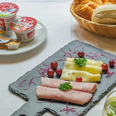 호텔 Le Petit Poete 2*