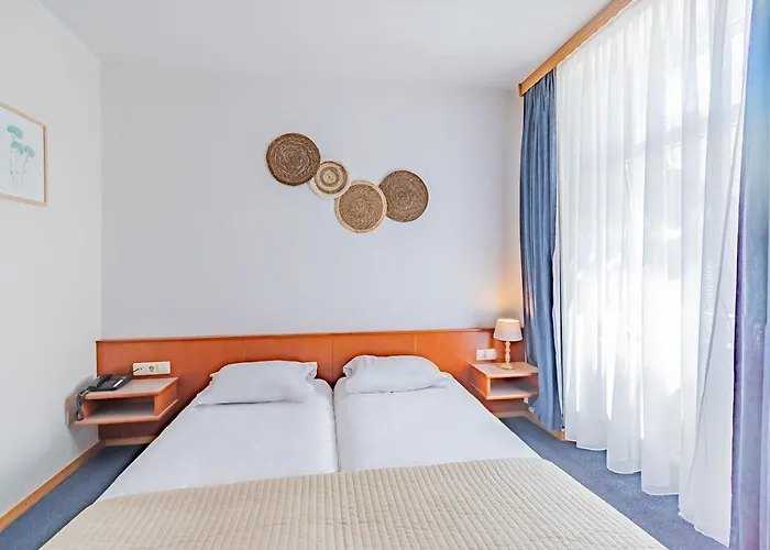 ホテル Le Petit Poete 2*