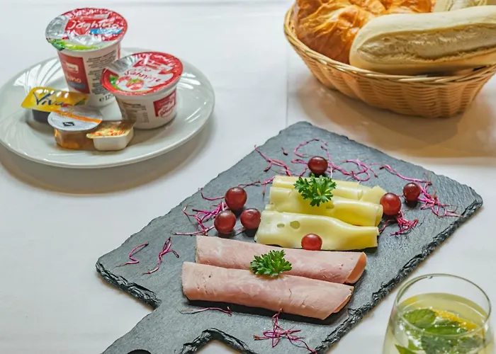 ホテル Le Petit Poete 2*